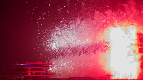 Los asistentes disfrutaron de un acto pirotécnico histórico. MASCLETÀ VERTICAL VALENCIA