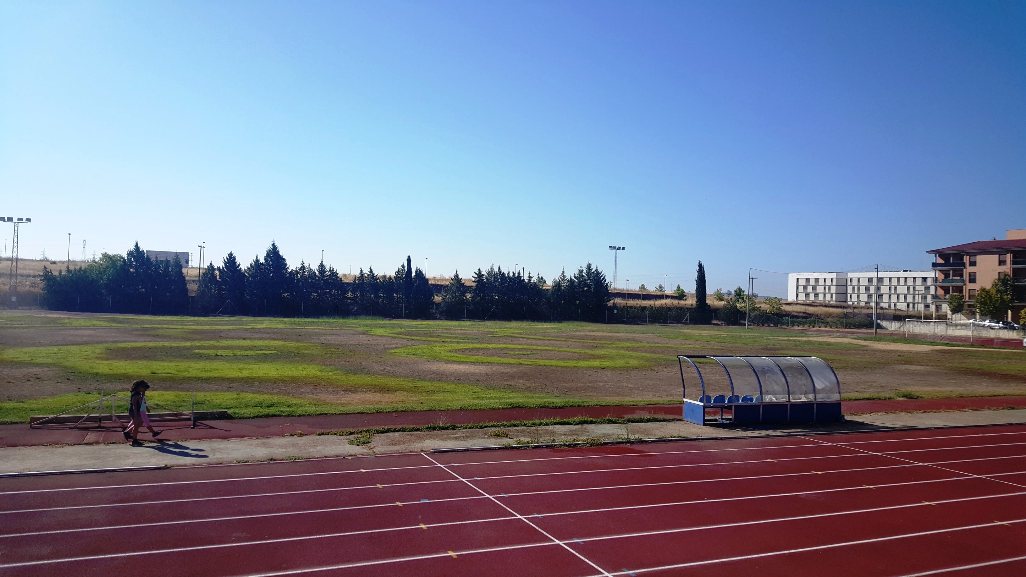 Las instalaciones deportivas al aire libre volverán a abrir el martes en la Comunitat Las instalaciones deportivas al aire libre volverán a abrir el martes en la Comunitat