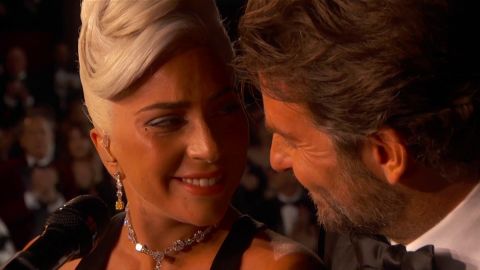 Lady Gaga y Bradley Cooper durante su actuaci&oacute;n en los Oscar