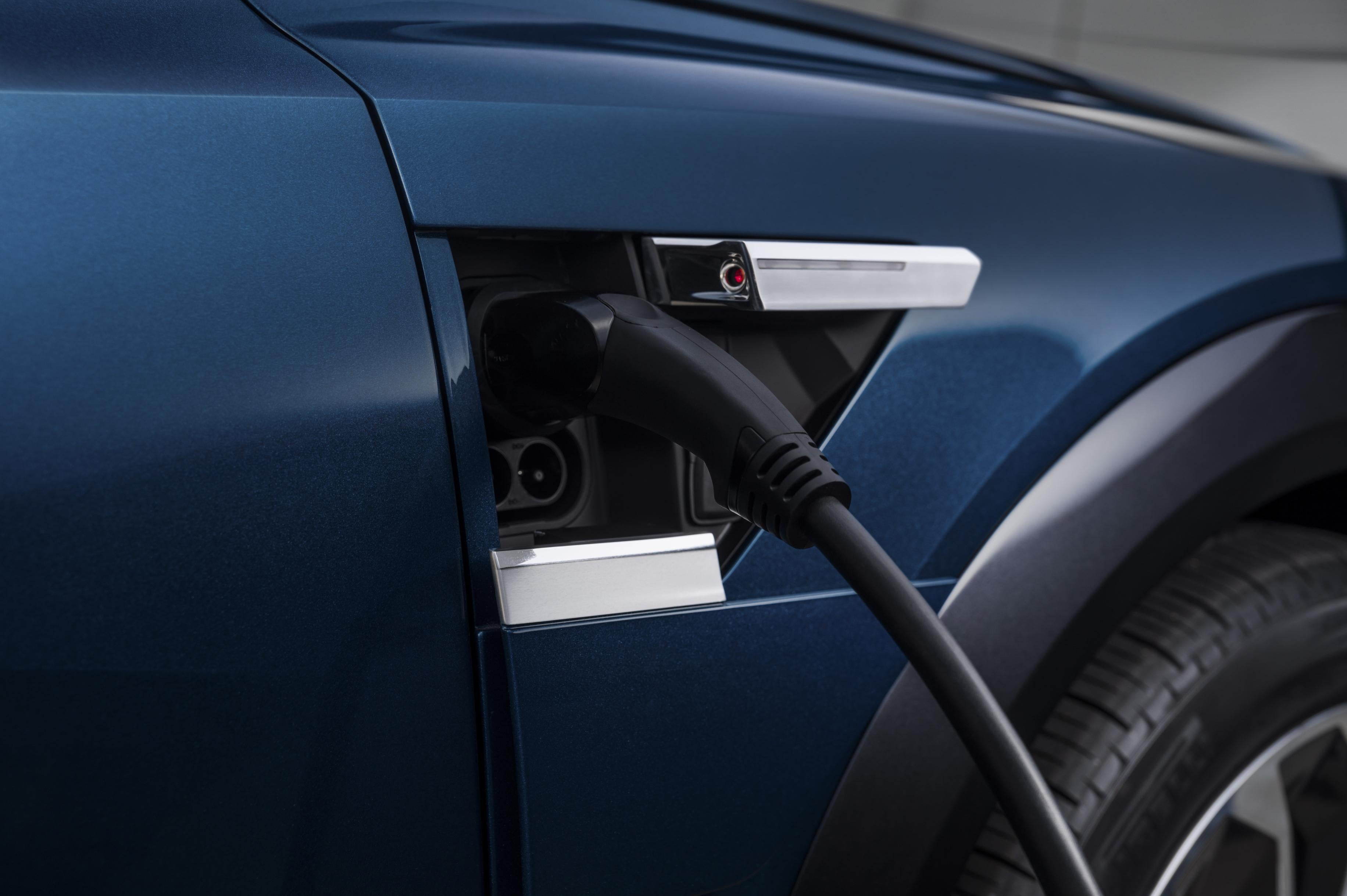 China prepara el desembarco en España de una fábrica de baterías para coches eléctricos China prepara el desembarco en España de una fábrica de baterías para coches eléctricos