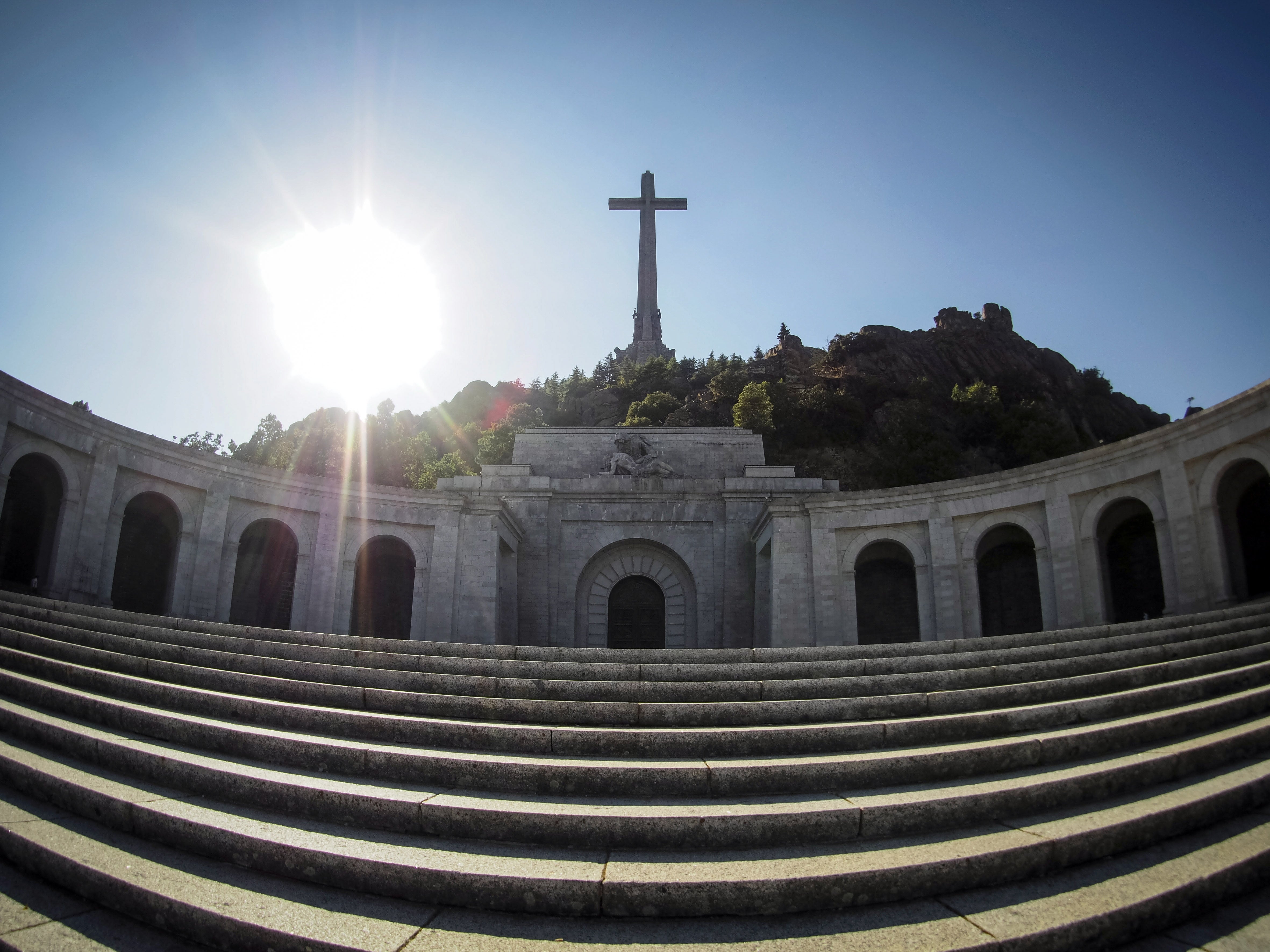 El Supremo suspende de momento la exhumación de Franco El Supremo suspende de momento la exhumación de Franco