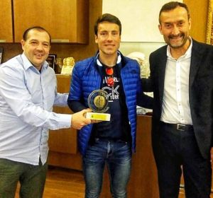 José Carlos Núñez, en la recepción que le brindaron en el Ayunamiento de Elche el concejal de Deportes, Jesús Pareja, y el alcalde de la ciudad, Carlos González. José Carlos Núñez, en la recepción que le brindaron en el Ayunamiento de Elche el concejal de Deportes, Jesús Pareja, y el alcalde de la ciudad, Carlos González.