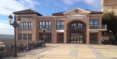 Alhendín pide a la alcaldesa de Cruz de Aguilar que le cedan la cruz que han tirado en el vertedero Alhendín pide a la alcaldesa de Cruz de Aguilar que le cedan la cruz que han tirado en el vertedero