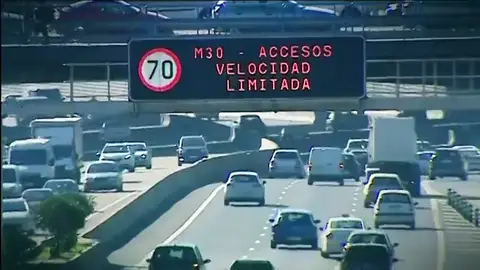 Madrid mantiene para este miércoles el escenario 1 del protocolo de contaminación limitando la velocidad a 70 km/h por la M-30 Madrid mantiene para este miércoles el escenario 1 del protocolo de contaminación limitando la velocidad a 70 km/h por la M-30