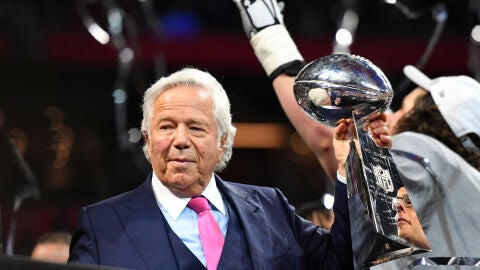 Robert Kraft, due&ntilde;o de los Patriots