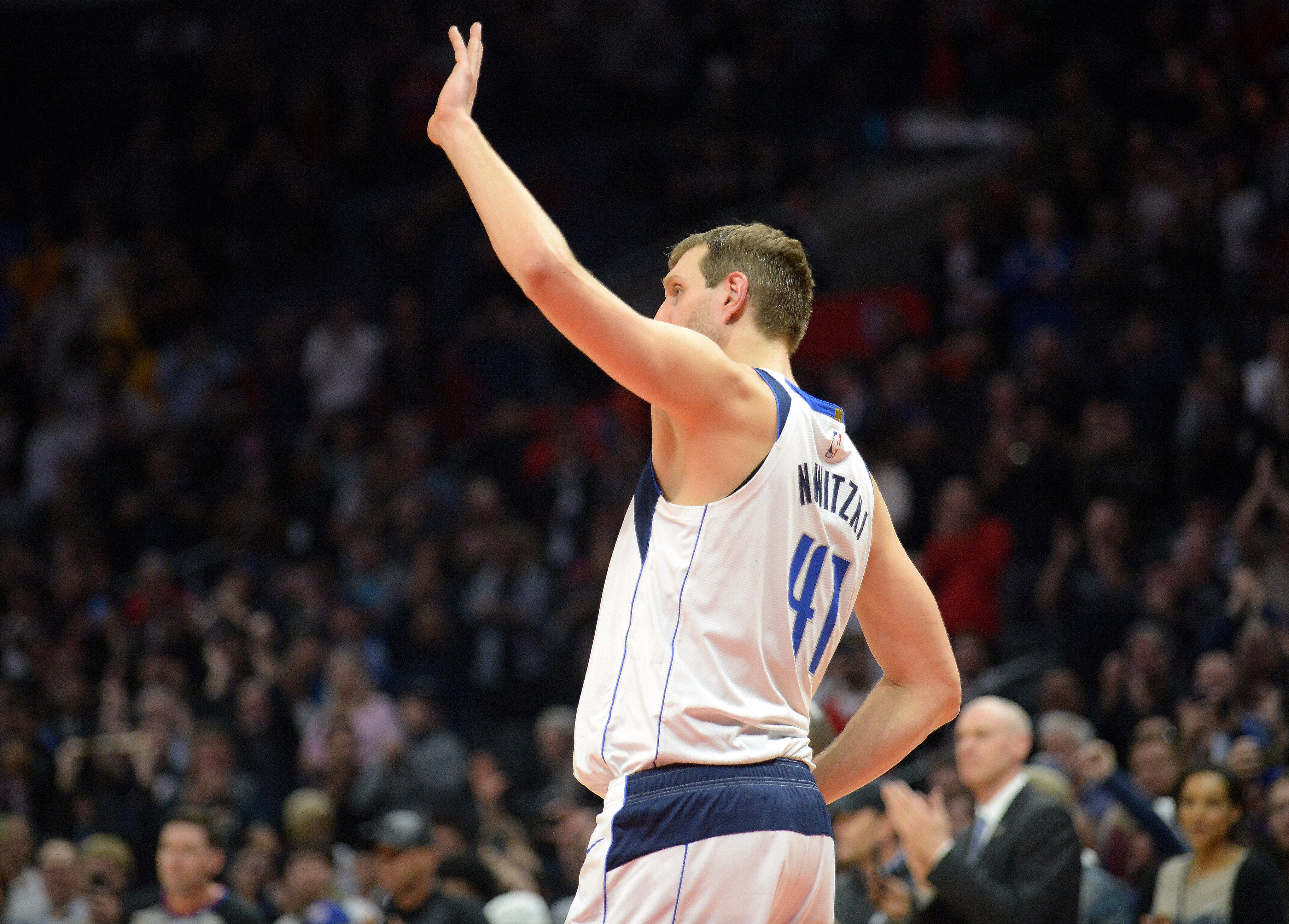 Doc Rivers para el partido contra los Mavericks para pedir al Staples Center una ovación a Dirk Nowitzki Doc Rivers para el partido contra los Mavericks para pedir al Staples Center una ovación a Dirk Nowitzki
