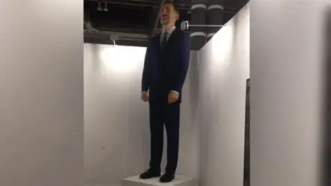 Sierra lleva a Arco un ninot del rey que deberá quemar quien lo compre Sierra lleva a Arco un ninot del rey que deberá quemar quien lo compre