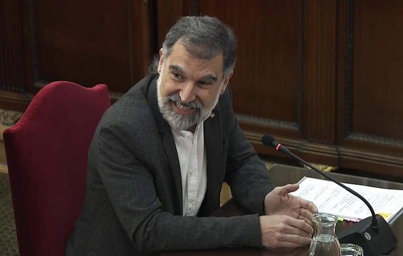 Cuixart defiende el 1-O, niega la violencia y se siente un "referente" para Cataluña desde que está en prisión Cuixart defiende el 1-O, niega la violencia y se siente un "referente" para Cataluña desde que está en prisión