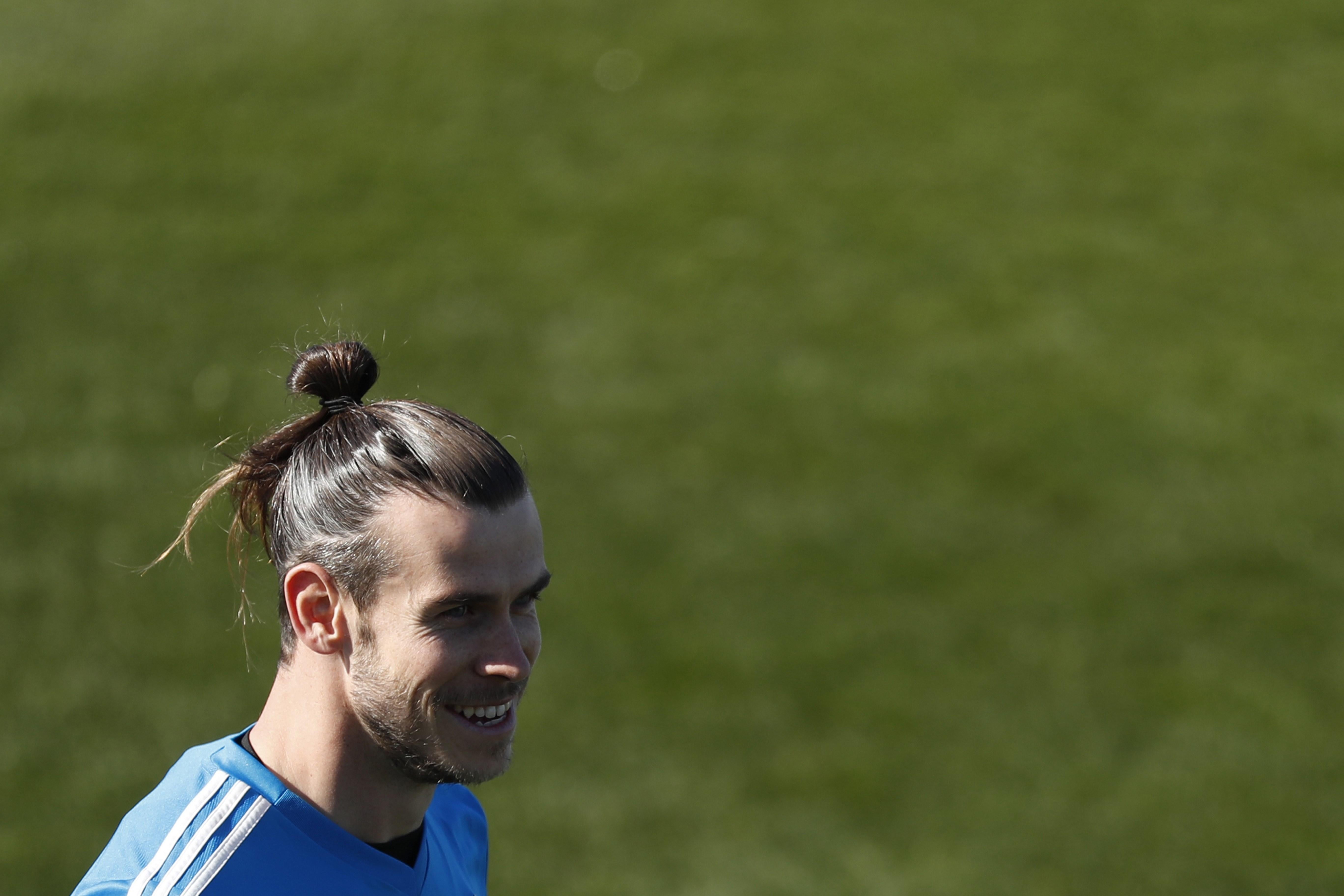 Borrón y cuenta nueva para un sonriente Bale en un entrenamiento con Isco recuperado Borrón y cuenta nueva para un sonriente Bale en un entrenamiento con Isco recuperado