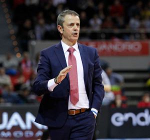 Porfi Fisac, entrenador del Tecnyconta Zaragoza Porfi Fisac, entrenador del Tecnyconta Zaragoza