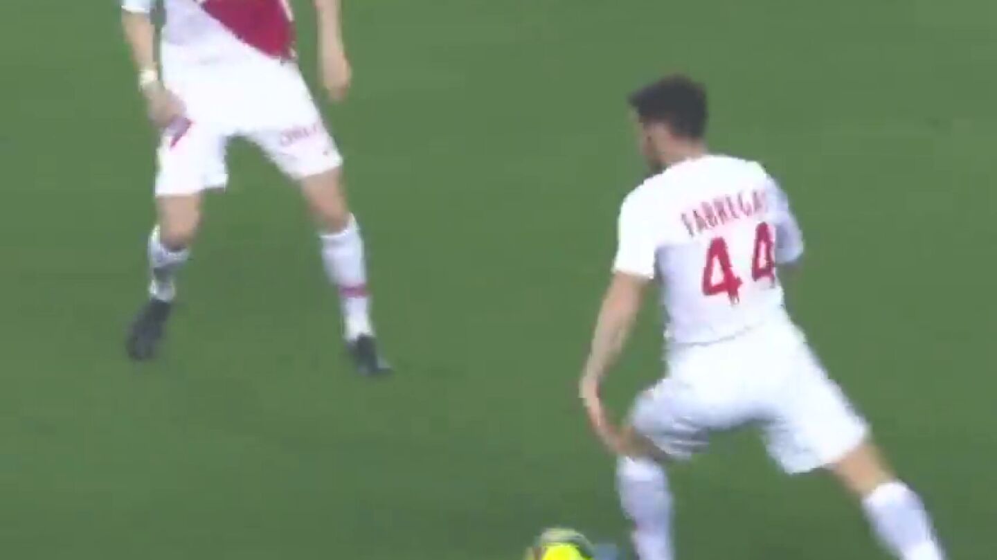 El pase pisada viral que Cesc F&aacute;bregas ha 'inventado' con el M&oacute;naco