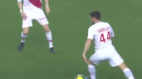 El pase pisada viral que Cesc F&aacute;bregas ha 'inventado' con el M&oacute;naco