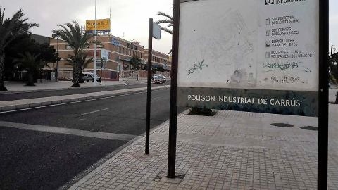 Uno de los accesos al pol&iacute;gono industrial de Carr&uacute;s 