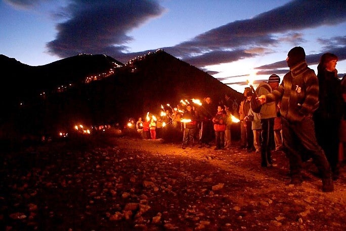 Tesoros del Vinalopó: la Bajada de antorchas del Monte Bolón de Elda Tesoros del Vinalopó: la Bajada de antorchas del Monte Bolón de Elda