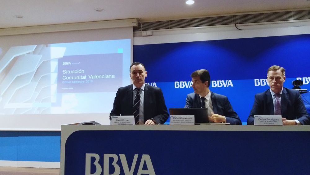 Responsables de BBVA han presentado el informe en su sede de València.
