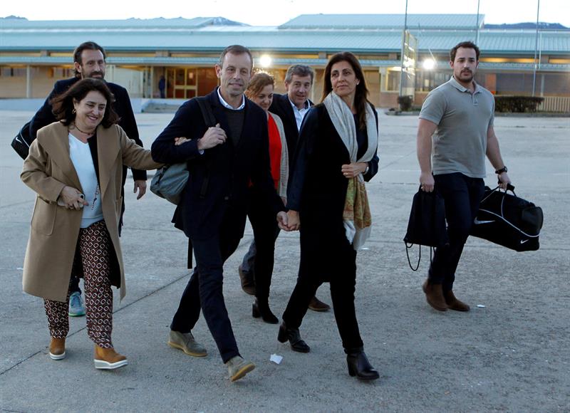 Sandro Rosell sale, acompañado de varios familiares, de la cárcel de Soto del Real tras dos años Sandro Rosell sale, acompañado de varios familiares, de la cárcel de Soto del Real tras dos años