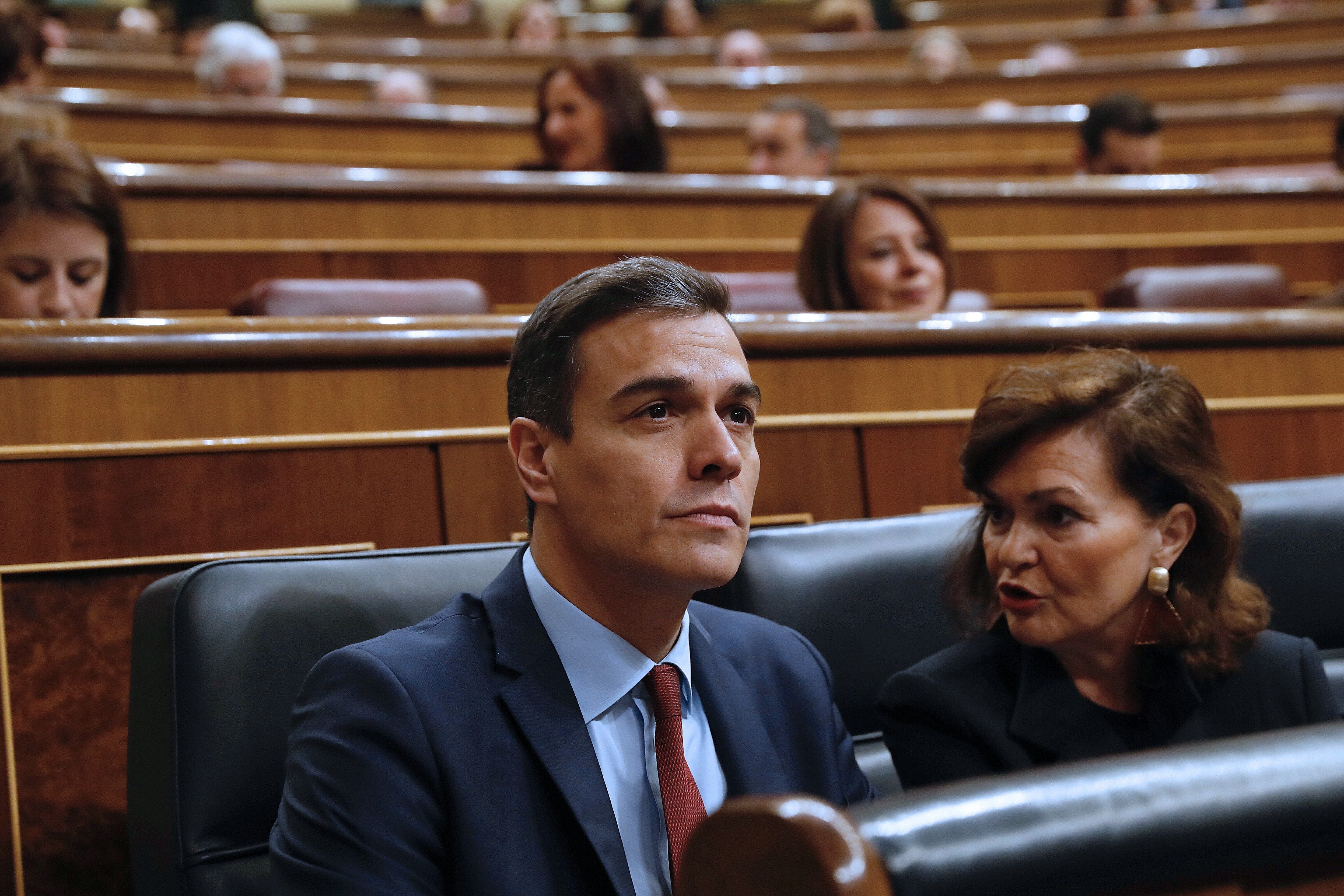 El Gobierno retrasa la entrada en vigor de la ampliación del permiso por paternidad por "un error" en el texto El Gobierno retrasa la entrada en vigor de la ampliación del permiso por paternidad por "un error" en el texto