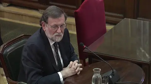Rajoy: "Ningún presidente del Gobierno puede aceptar que alguien liquide la legalidad del país" Rajoy: "Ningún presidente del Gobierno puede aceptar que alguien liquide la legalidad del país"