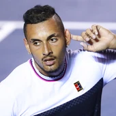 Nick Kyrgios se dirige al público llevándose la mano a la oreja Nick Kyrgios se dirige al público llevándose la mano a la oreja