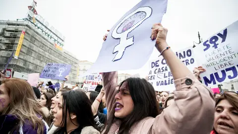 Un grupo de mujeres durante una concentración por el 8M en la Puerta del Sol Un grupo de mujeres durante una concentración por el 8M en la Puerta del Sol