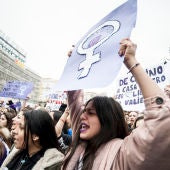 Un grupo de mujeres durante una concentración por el 8M en la Puerta del Sol