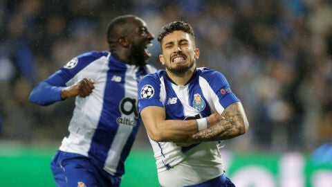 Telles celebra su gol contra la Roma