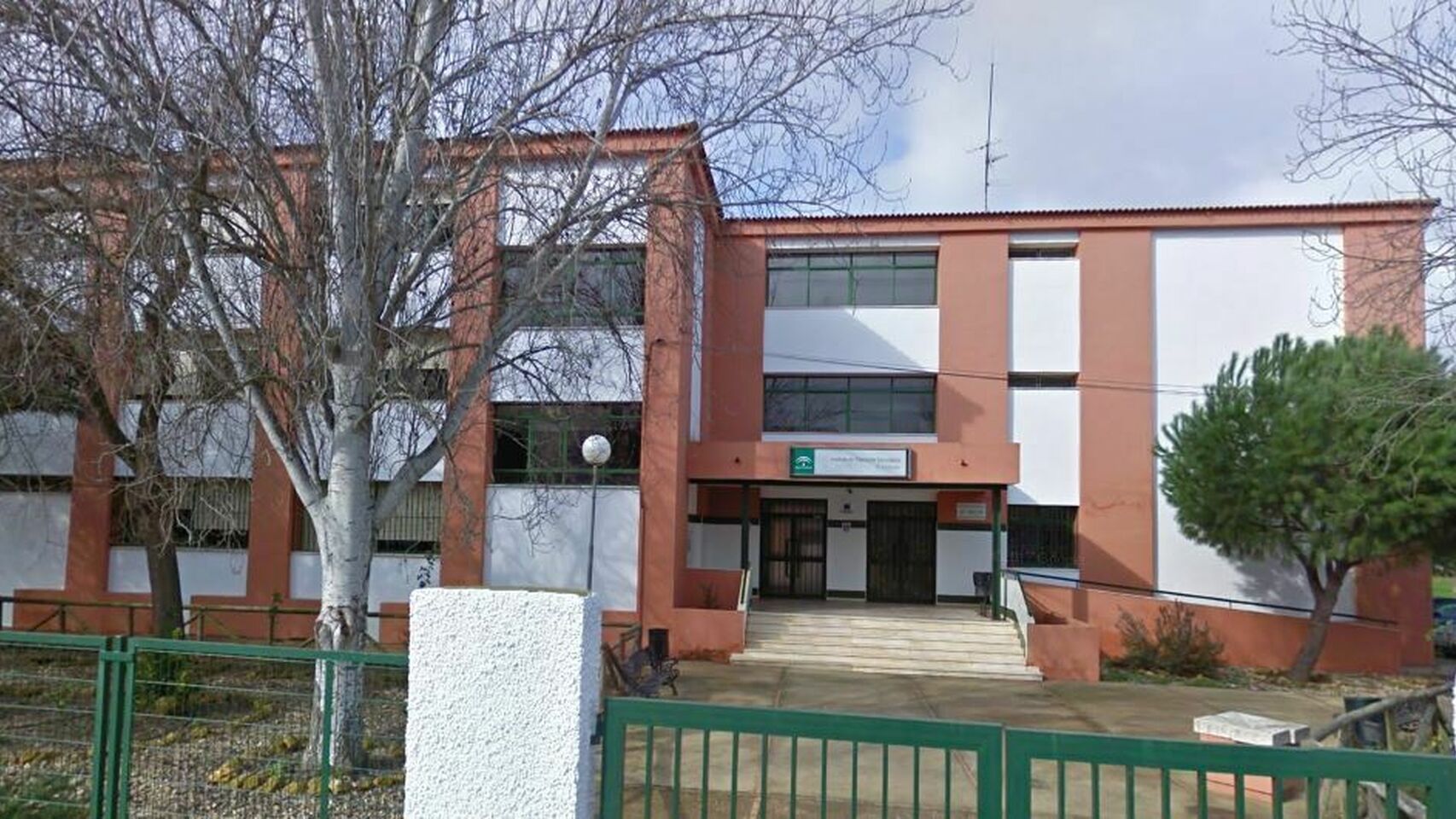 Mesa de Redaccción: Un colegio castiga a alumnos de 6º de primaria por no "obedecer" con el disfraz de Carnaval Mesa de Redaccción: Un colegio castiga a alumnos de 6º de primaria por no "obedecer" con el disfraz de Carnaval