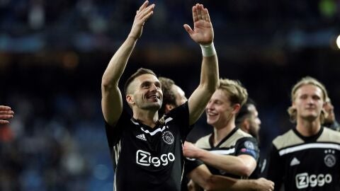 Dusan Tadic celebra la victoria del Ajax en el Bernab&eacute;u