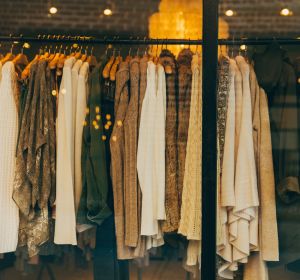 Ropa en un escaparate Ropa en un escaparate