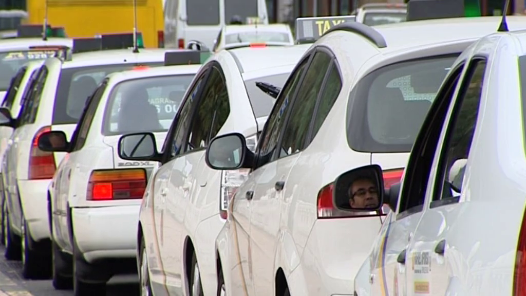 La Asociación de Taxistas de Castellón cuestiona el informe de la Comisión de Defensa de la Competencia para regular las VTC La Asociación de Taxistas de Castellón cuestiona el informe de la Comisión de Defensa de la Competencia para regular las VTC