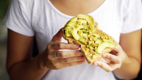 Tostada de pan con aguacata
