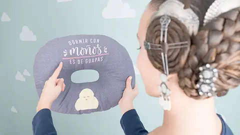 Cojín para dormir con moños de fallera Cojín para dormir con moños de fallera