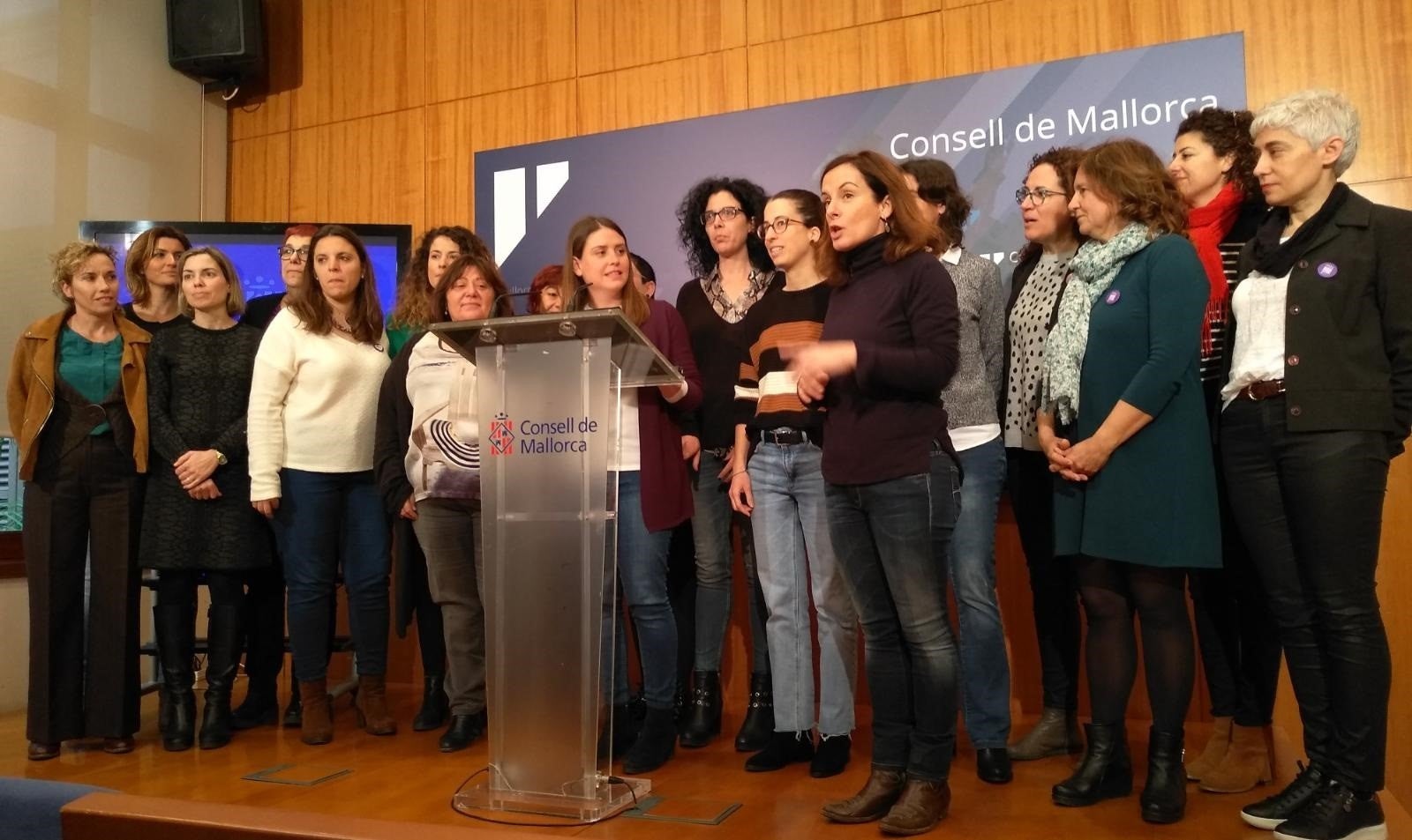 Podemos, MÉS y PSIB instan a las mujeres de Mallorca a secundar la huelga y "luchar por la igualdad" Podemos, MÉS y PSIB instan a las mujeres de Mallorca a secundar la huelga y "luchar por la igualdad"