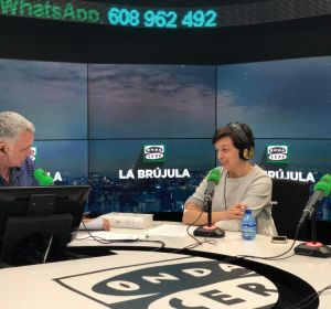 Cristina Villanueva y Juan Ramón Lucas en La brújula Cristina Villanueva y Juan Ramón Lucas en La brújula