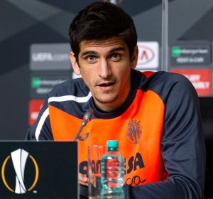 Gerard Moreno en rueda de prensa. Gerard Moreno en rueda de prensa.