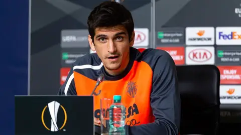 Gerard Moreno en rueda de prensa. Gerard Moreno en rueda de prensa.