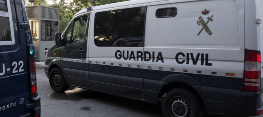 Furgón de la Guardia Civil. Furgón de la Guardia Civil.