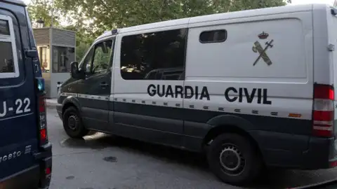 Furgón de la Guardia Civil. Furgón de la Guardia Civil.