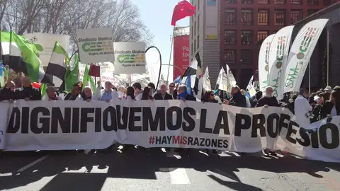 Médicos frente al Ministerio de Sanidad Médicos frente al Ministerio de Sanidad