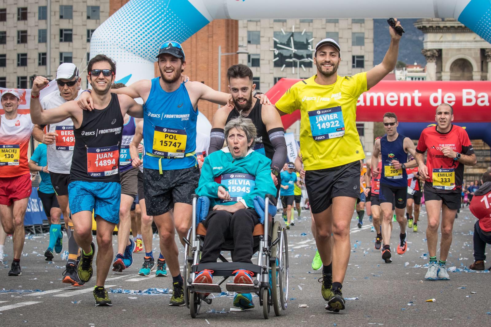 Lucha contra la esclerosis múltiple: Eric correrá la maratón de Barcelona empujando a su madre en silla de ruedas Lucha contra la esclerosis múltiple: Eric correrá la maratón de Barcelona empujando a su madre en silla de ruedas