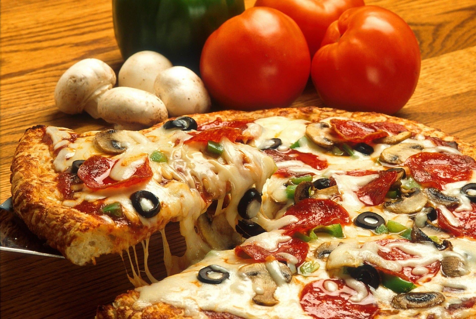 El Senado nigeriano denuncia que millonarios pidan pizzas a Londres por teléfono y las traigan en avión El Senado nigeriano denuncia que millonarios pidan pizzas a Londres por teléfono y las traigan en avión