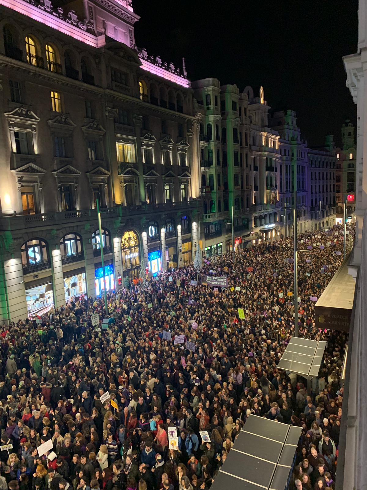 Las mujeres vuelven a tomar España con una multitudinaria marea morada Las mujeres vuelven a tomar España con una multitudinaria marea morada
