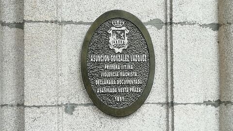 Placa en homenaxe a Asuncion Gonzalez
