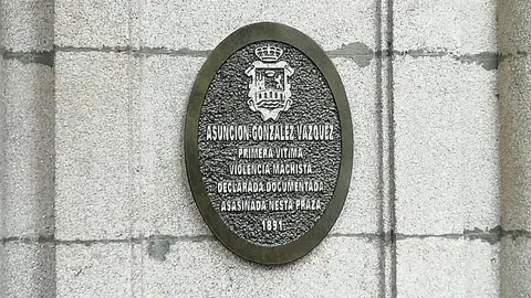 Placa en homenaxe a Asuncion Gonzalez Placa en homenaxe a Asuncion Gonzalez