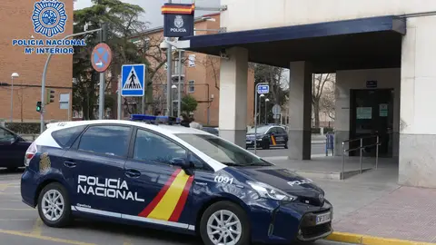 La Policía detiene a un varón por estafar en Internet La Policía detiene a un varón por estafar en Internet