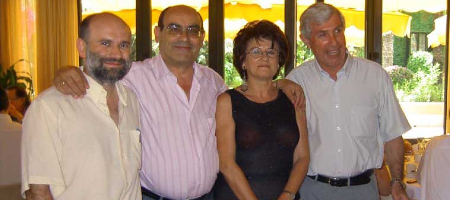 Los profesores de Filosofía Félix Arias, Eduardo Vaquero, Ana Llinares y Francisco Gelardo, en el acto de jubilación de Vaquero en el año 2004. Los profesores de Filosofía Félix Arias, Eduardo Vaquero, Ana Llinares y Francisco Gelardo, en el acto de jubilación de Vaquero en el año 2004.