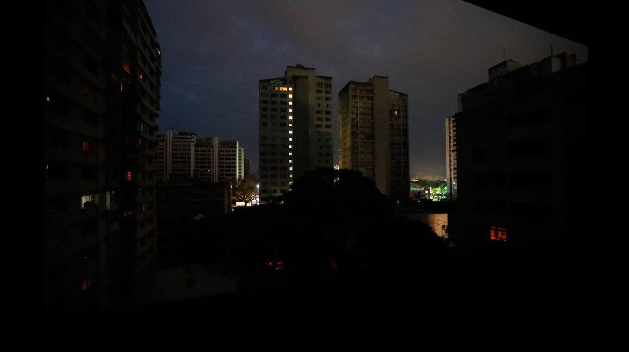 Un apagón por un fallo en la principal hidroeléctrica de Venezuela afecta a 15 estados del país Un apagón por un fallo en la principal hidroeléctrica de Venezuela afecta a 15 estados del país