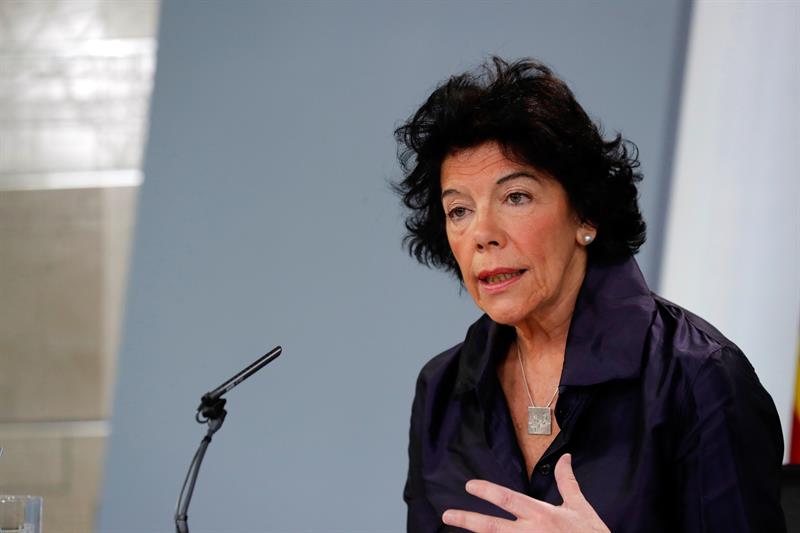 El lío de Celaá con el uso del género: "Espero que ustedes, vosotras y vosotros, y ustedes, ellos y ellas, pasen un buen día" El lío de Celaá con el uso del género: "Espero que ustedes, vosotras y vosotros, y ustedes, ellos y ellas, pasen un buen día"