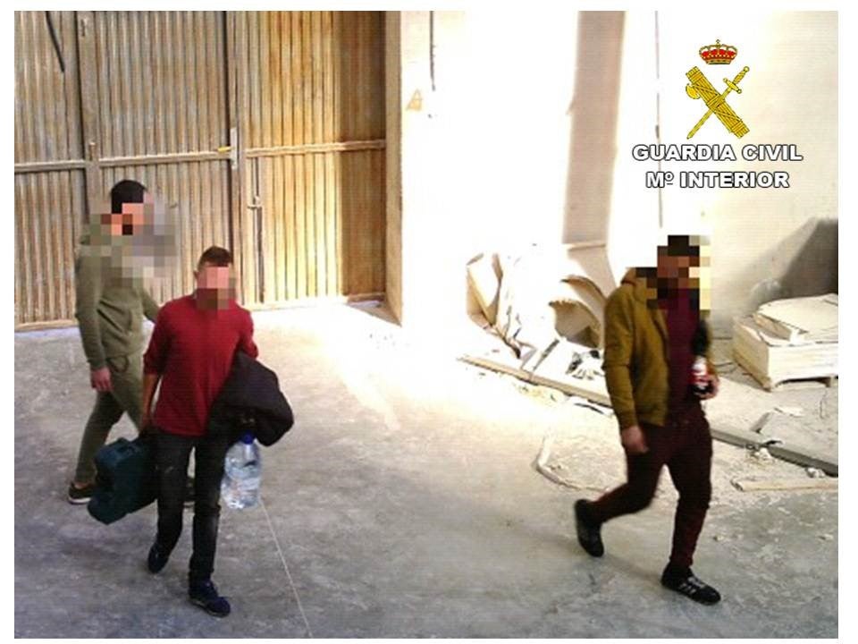 La Guardia Civil desarticula un grupo al que se atribuye robos en naves industriales de Monforte del Cid y Novelda La Guardia Civil desarticula un grupo al que se atribuye robos en naves industriales de Monforte del Cid y Novelda