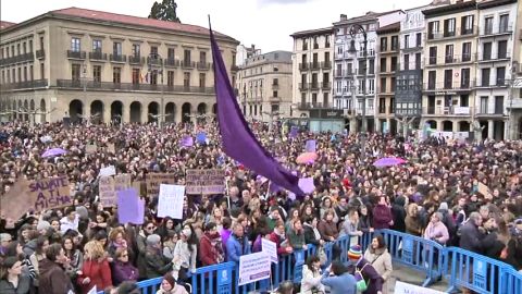 Miles de mujeres se concentran en Pamplona en apoyo a la huelga feminista por el D&iacute;a Internacional de la Mujer